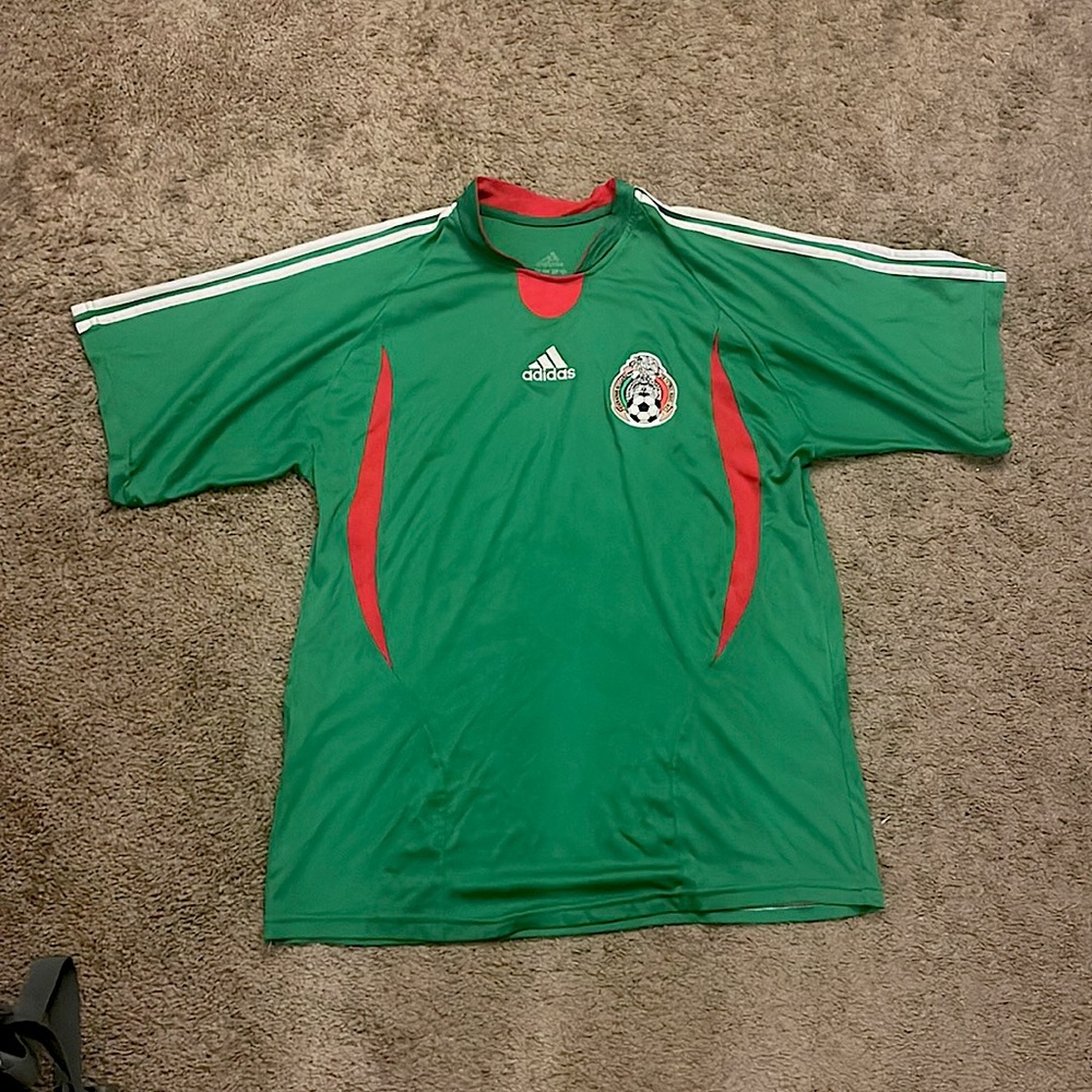 Green men’s Mexico soccer Jersey shirt sleeve